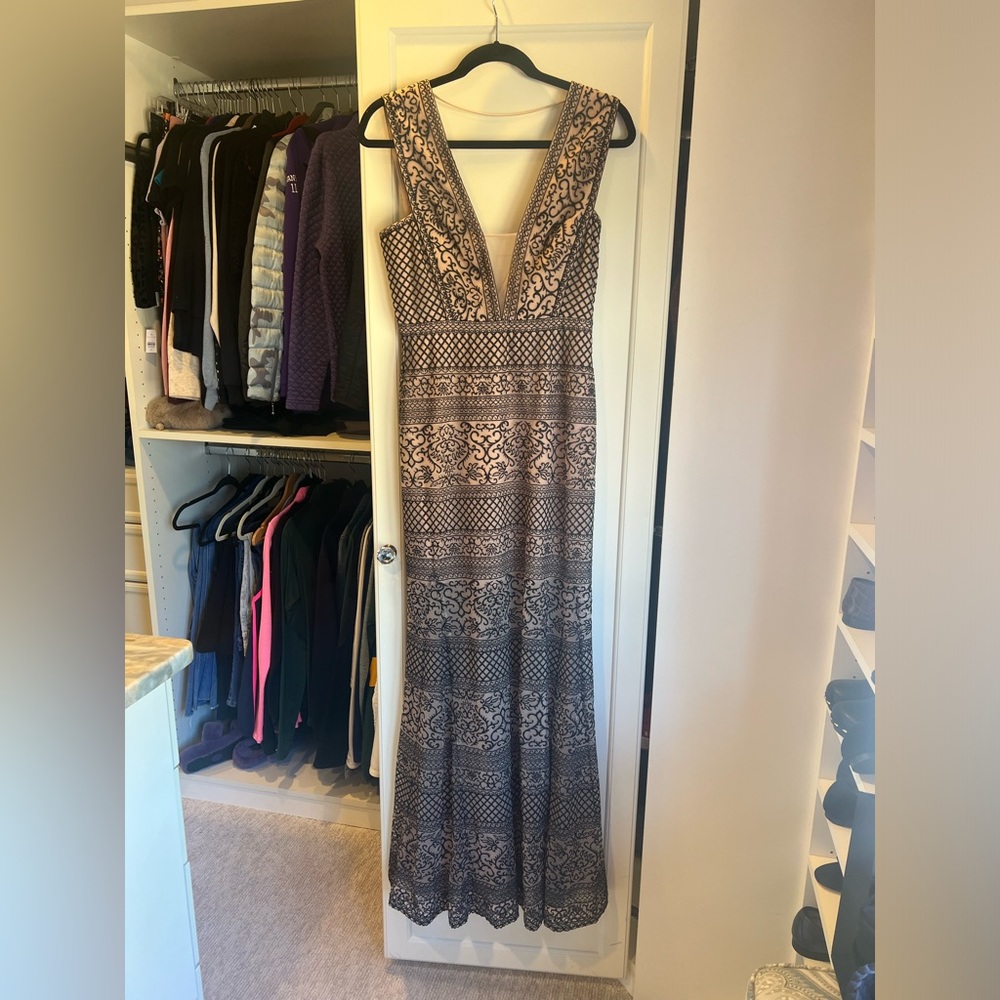 Beautiful BCBGMAXAZRIA long dress, size 4